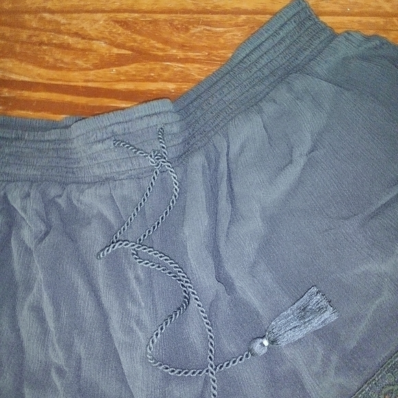 NWOT MUDD army green thin flowy shorts with a crochet hem XL - Picture 3 of 4